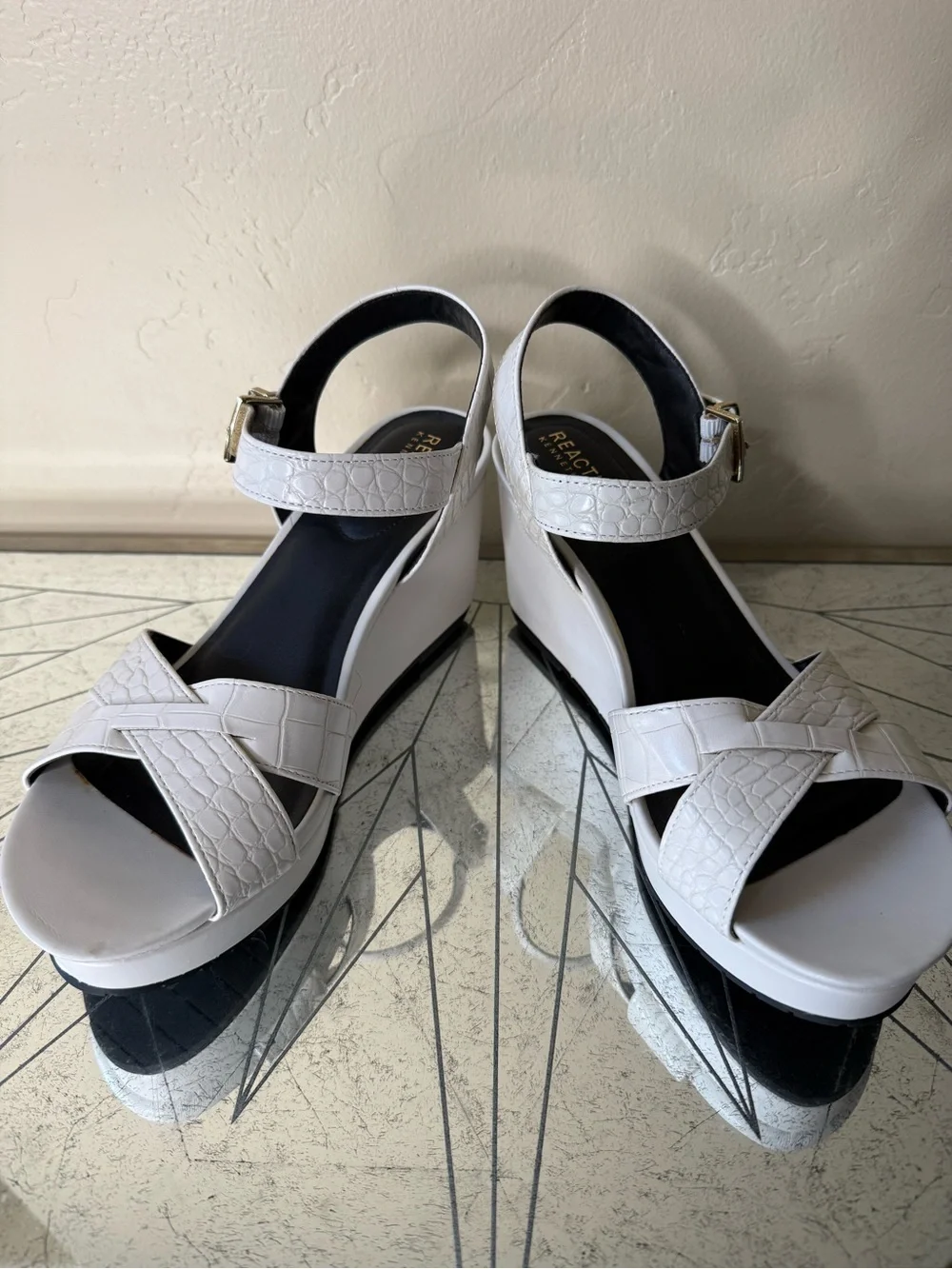Kenneth Cole Reaction White Clarissa Croc Wedge Sandals - Size 7.5 NWOT
